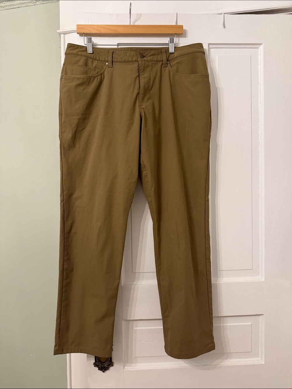 lululemon athletica Men's Chinos in Olive